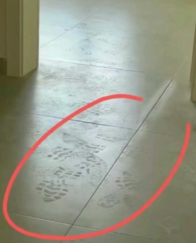 墙壁瓷砖翘起(墙壁瓷砖翘起怎么办) 墙壁瓷砖翘起(墙壁瓷砖翘起怎么办)